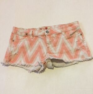 1st Kiss Distressed Chevron Shorts